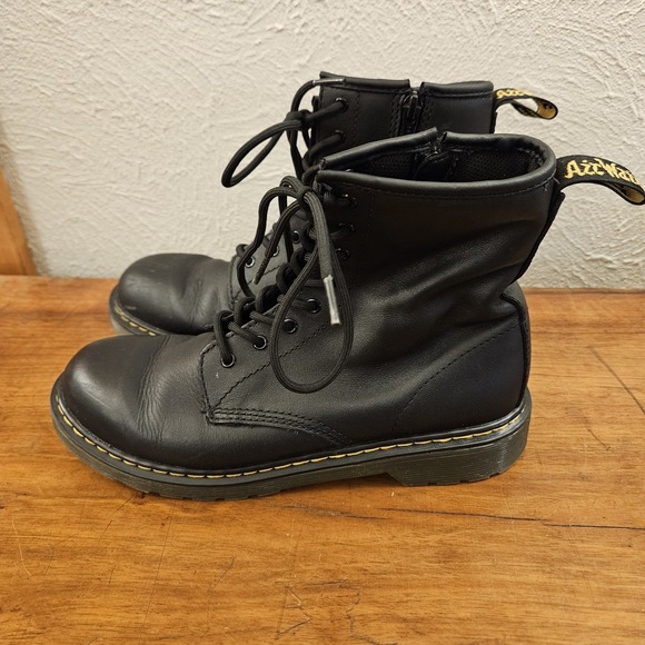 Dr. Martens 1460 Y Boots Womens Size 7 Black Leather Zip Lace Classic Shoes - Picture 4 of 8